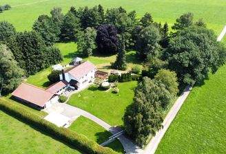 Drohnenbild über das gesamte Anwesen