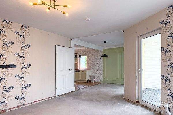 Wohnbereich mit Blick zur offenen Küche