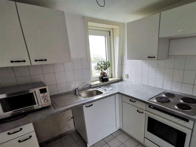 Ansprechende 2,5-Zimmer-Wohnung mit Einbauküche // Breslauer Straße, Altenholz-Stift - Foto 2