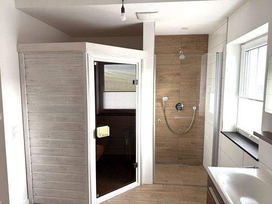 Badezimmer m. Sauna  DG
