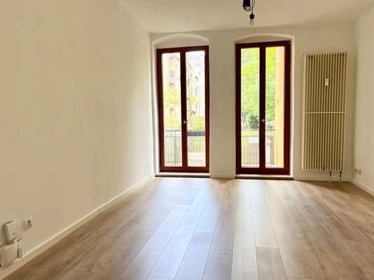 Wohnzimmer mit Balkon