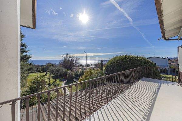 Terrasse mit Seeblick