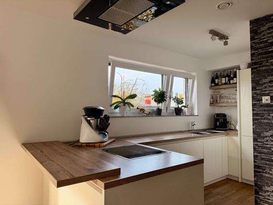 Hochwertige Einbauküche mit Einbaugeräten