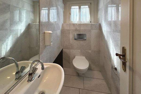 Gewerbeeinheit EG, WC 1