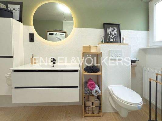 Bad mit Wanne und Dusche