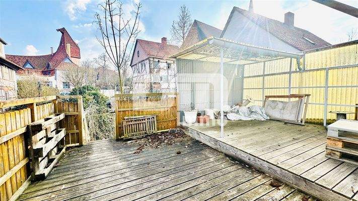 Nebengelass Terrassenbereich / Zugang zu Parkplatz