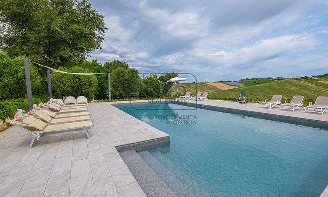 Charmantes Landhaus mit 4 Apartments und Panoramablick in Belvedere Ostrense – Marken