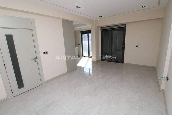 1 and 2-Bedroom Flats in a Complex with Pool in Antalya Lara