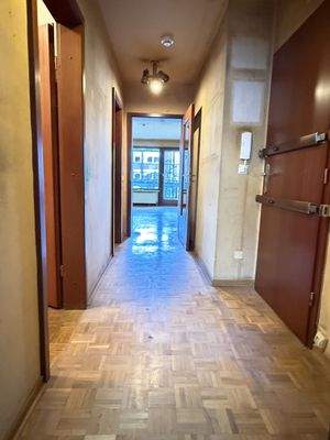 Wohnungseingang u. Flur