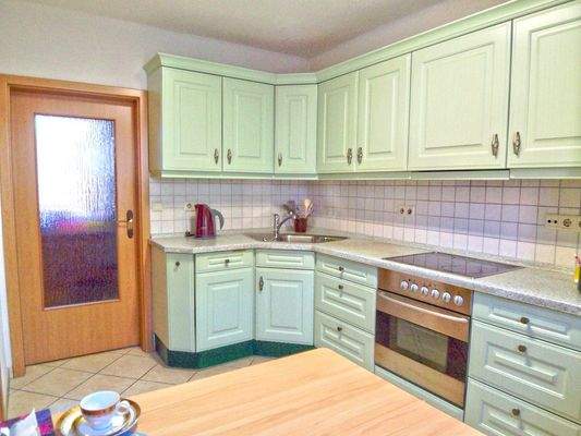 Erdgeschoss-Küche mit EBK