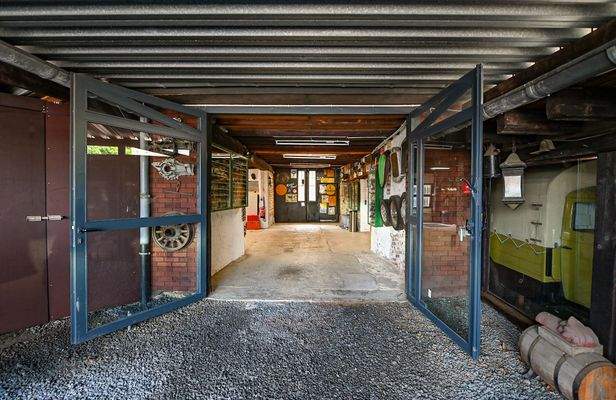 Gebäudehalle als Unterstellmöglichkeit