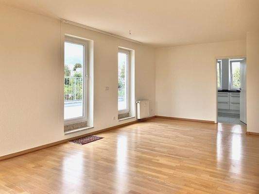 Zimmer1/ Essbereich; Zugang zur Küche