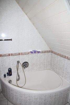 18 Badewanne im DG.jpg