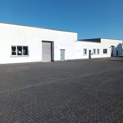 Halle - Aussenansicht.jpg