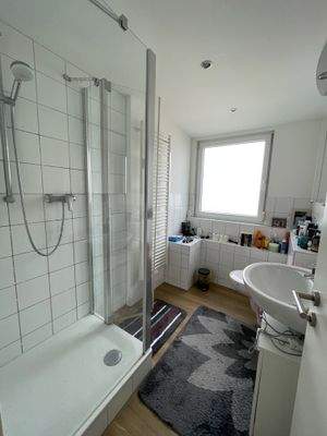 Bad mit Tageslicht im DG