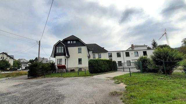 Einfahrt zur Gewerbehalle.jpg