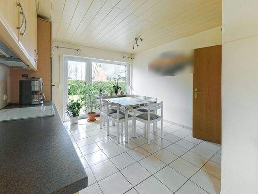 Küche Ansicht I mit Essplatz