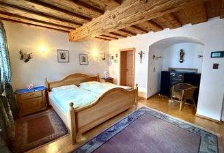 Schlafzimmer EG mit angr. Badezimmer