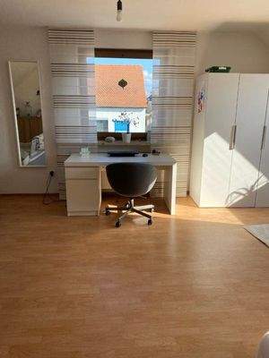  Arbeitsplatz im Schlafzimmer