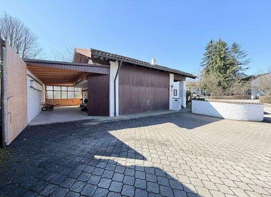 Große Einfahrt/Garage/Bootsgarage