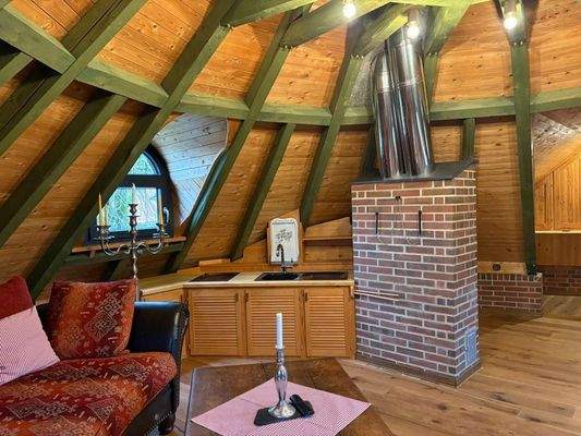 kleine Küche im Dachgeschoss