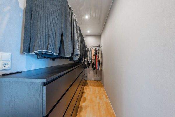 mit Anbindung zum Ankleideraum