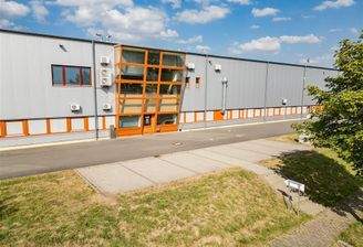 Fassade und Hauptzugang