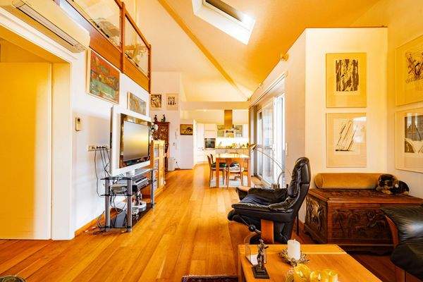 Wohnbereich mit Blick zur Küche