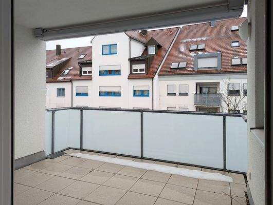 Überdachter Balkon mit el. Markise
