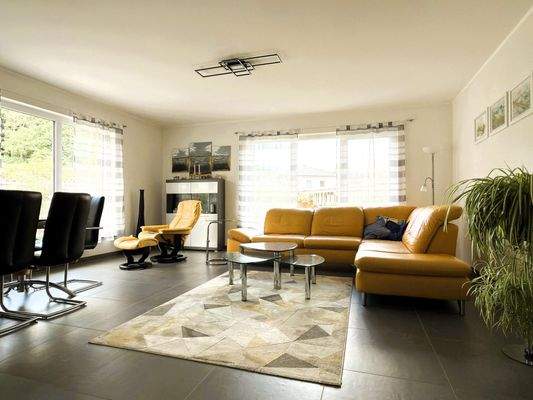 Der helle große Wohnbereich...