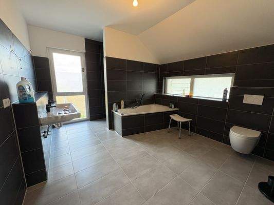 Badezimmer 1. OG Nr. 2