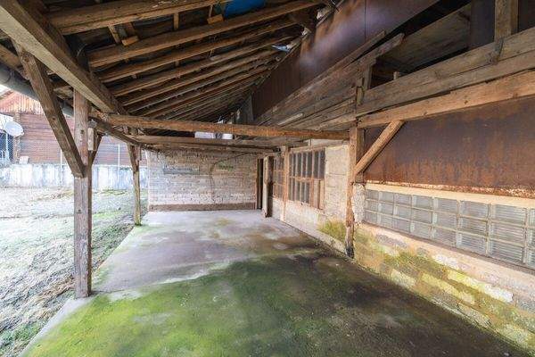 Unterstellplatz hinter der Scheune