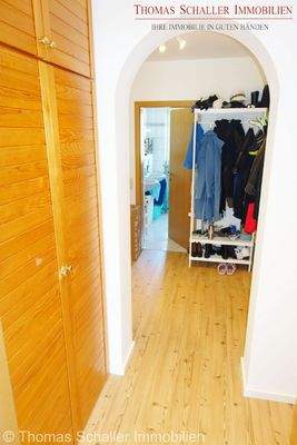 Seitl. Flur mit Einbauschränke