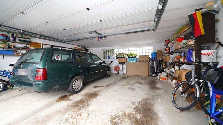 Doppelgarage mit viel Platz