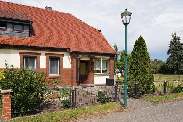 DHH mit Teilkeller u. Anbau