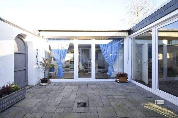 12 Atrium mit Markise