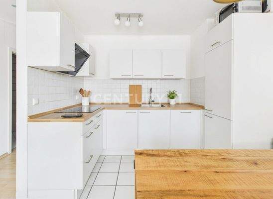 Beispiel mit heller Kücheneinrichtung