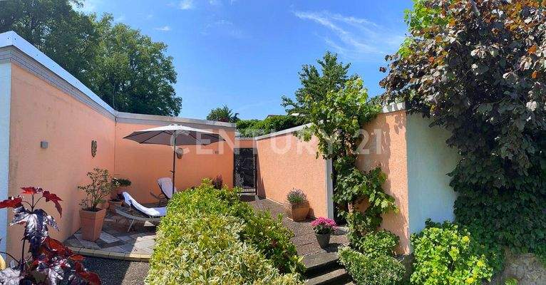 Saunahaus Rechts im Bild