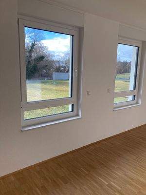 16. Haus 35 1. OG Zimmer mit Fenster