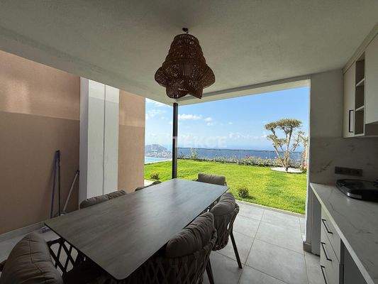 Sea-View Villa with Smart Home System in Alanya