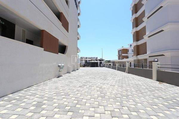 Apartments with Service to Mall in Antalya Altıntaş
