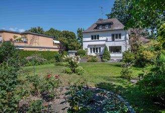 Blick vom Garten aufs Haus