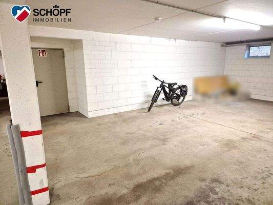 2 zugehörige PKW Stellplätze in Tiefgarage