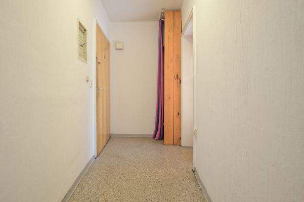 10 - 1. OG re Flur.jpg