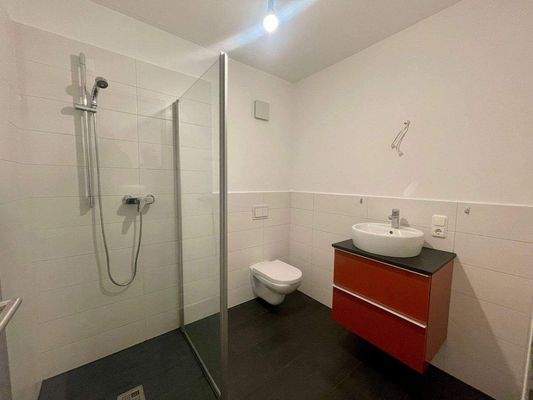 Bad - 2. OG (ohne Schrank)