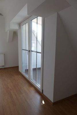 Zimmer mit Zugang zum Balkon