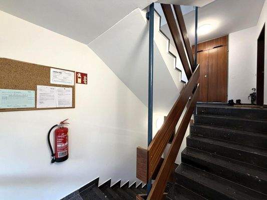 Stiegenhaus ( ohne Lift )