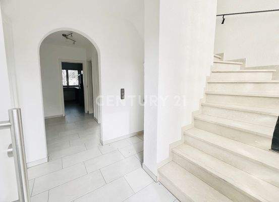 Hereinspaziert - heller und freundlicher Eingangsbereich