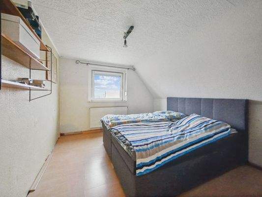 Schlafzimmer 2 b (DG)