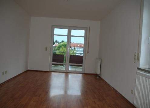 Wohnzimmer ohne Möbel Ansicht 2